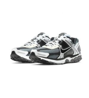 Alternative view of Nike Zoom Vomero 5 SE Dark Grey Black White